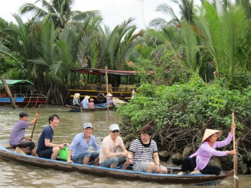 Về miền Tây chèo xuồng ba lá